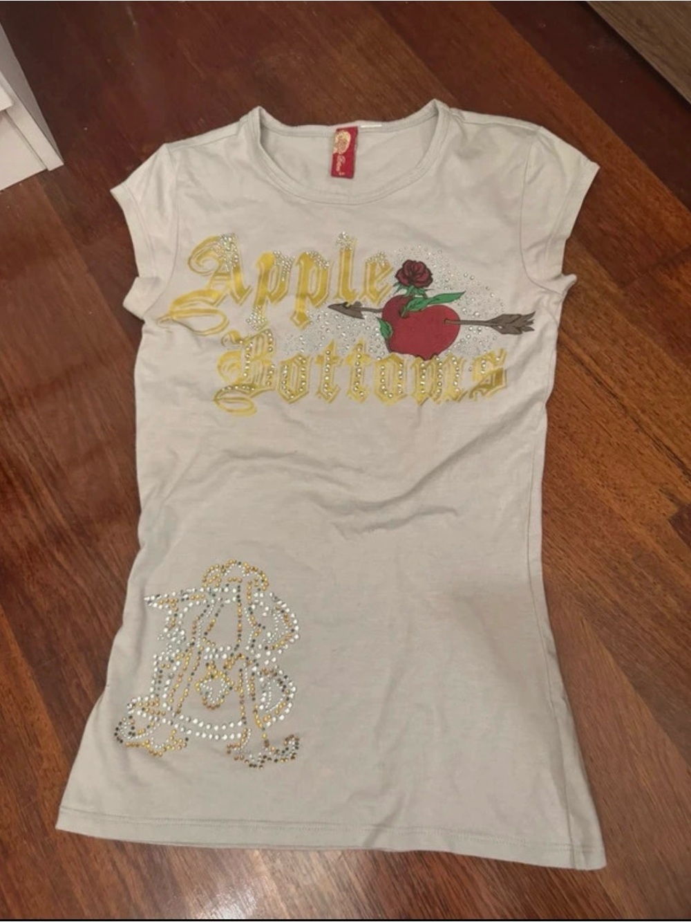 Apple Bottoms White Short Sleeve Tee with Red Apple Graphic